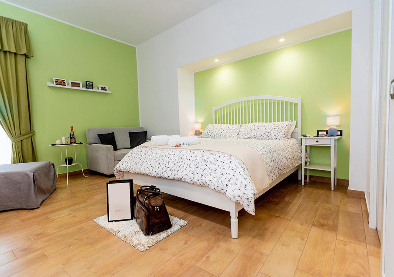 B&B Vico Milano 18 Naples Extérieur photo