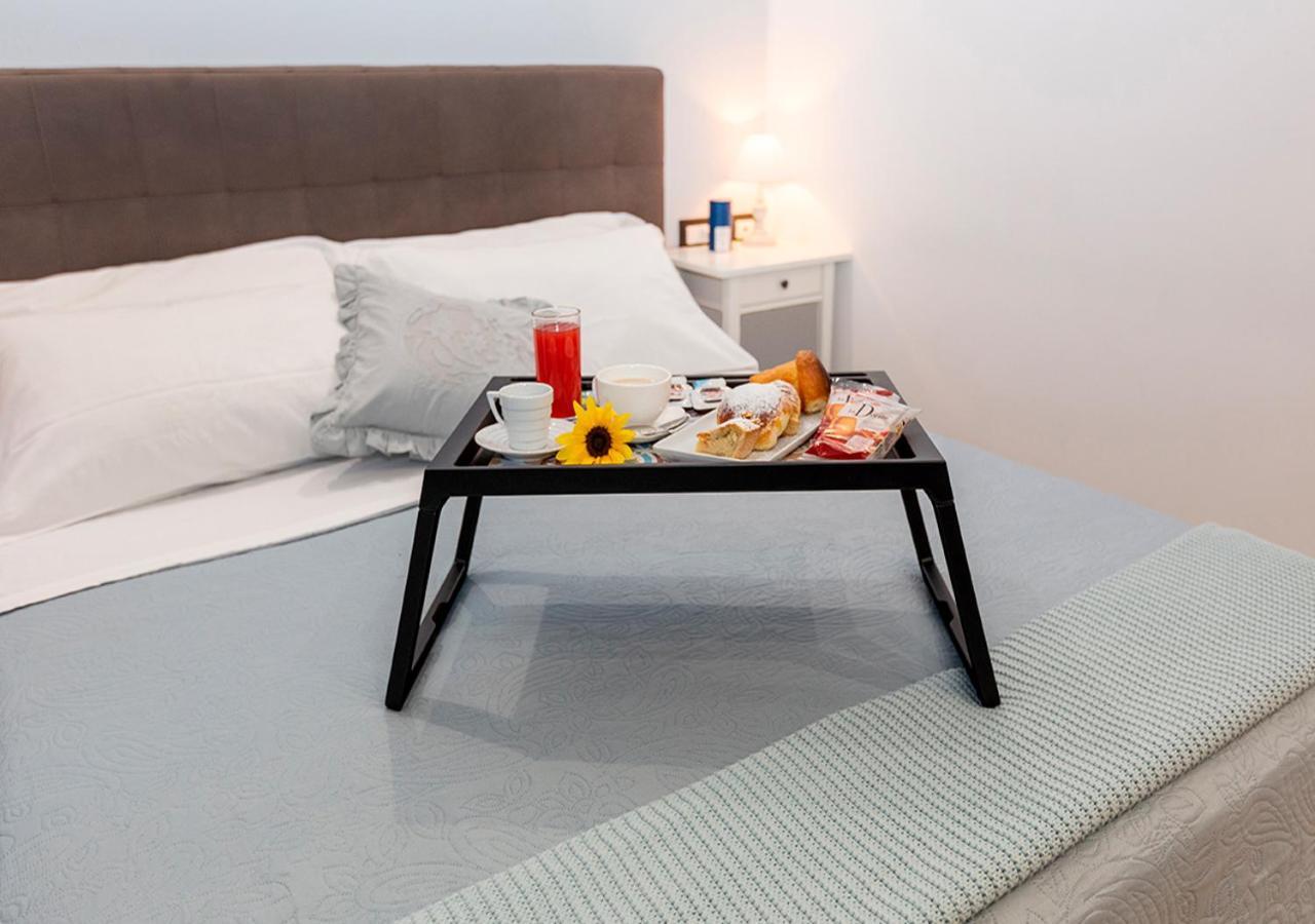 B&B Vico Milano 18 Naples Extérieur photo