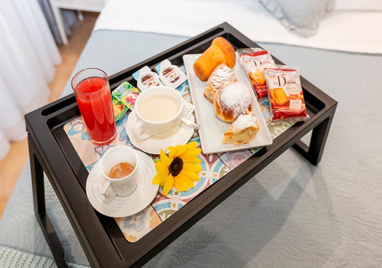 B&B Vico Milano 18 Naples Extérieur photo