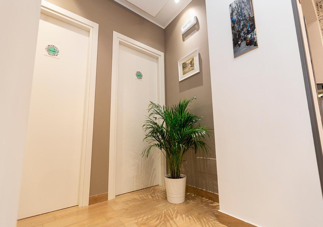 B&B Vico Milano 18 Naples Extérieur photo