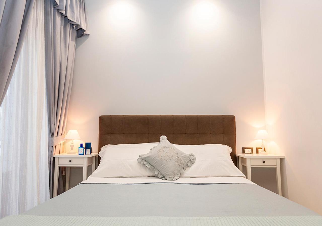 B&B Vico Milano 18 Naples Extérieur photo