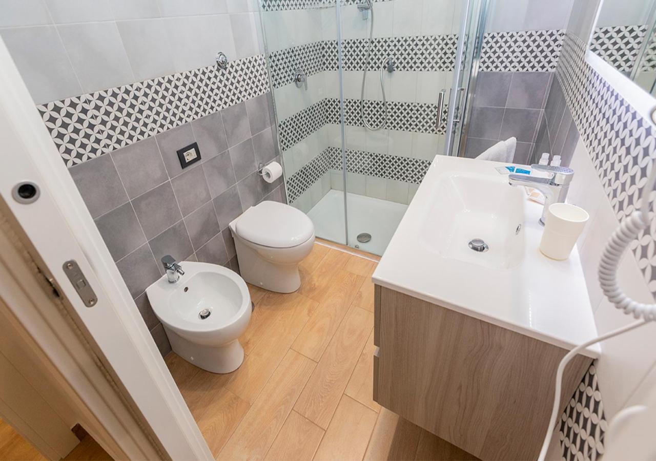 B&B Vico Milano 18 Naples Extérieur photo