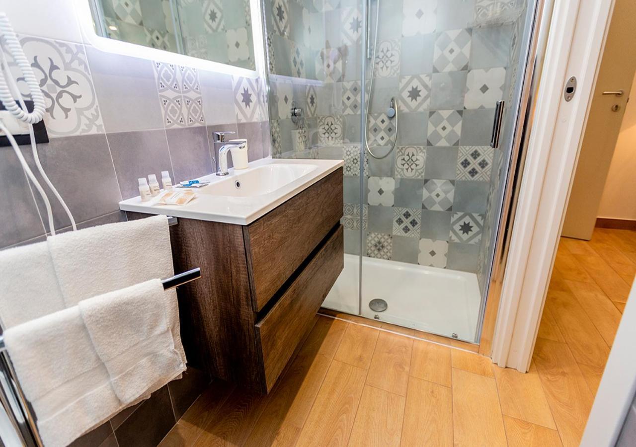 B&B Vico Milano 18 Naples Extérieur photo